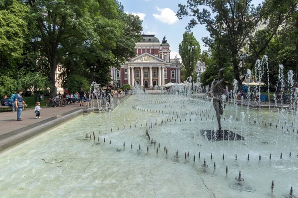 Sofia Bułgaria Maja 2018 Fontanna Przed National Theatre Ivan Vazov — Zdjęcie stockowe