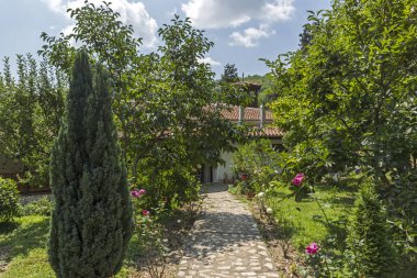 Zlatolist, Bulgaristan - 28 Temmuz 2018: Saint George, kilise Zlatolist Köyü, Yukarı Cuma bölge, Bulgaristan Peder Stoyna kilise olarak bilinen
