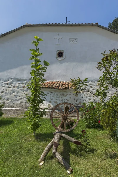 Zlatolist ブルガリア 2018 ブルガリア ブラゴエヴグラト州地域 Zlatolist 村教会牧師 Stoyna として知られている聖ジョージの教会 — ストック写真