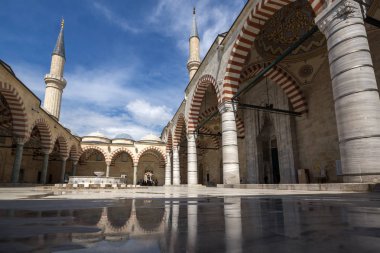 Edirne, Turkey - 26 Mayıs 2018: Uc Serefeli Camii'nin Camii Edirne şehri, Doğu Trakya, Türkiye'nin merkezi görünüm içinde