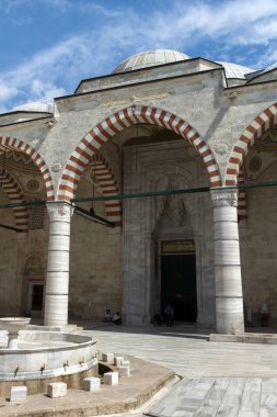 Edirne, Turkey - 26 Mayıs 2018: Uc Serefeli Camii'nin Camii Edirne şehri, Doğu Trakya, Türkiye'nin merkezi görünüm içinde