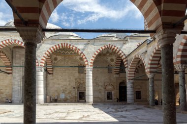 Edirne, Turkey - 26 Mayıs 2018: Uc Serefeli Camii'nin Camii Edirne şehri, Doğu Trakya, Türkiye'nin merkezi görünüm içinde