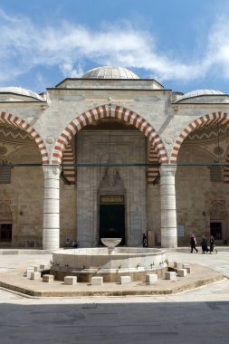 Edirne, Turkey - 26 Mayıs 2018: Uc Serefeli Camii'nin Camii Edirne şehri, Doğu Trakya, Türkiye'nin merkezi görünüm içinde