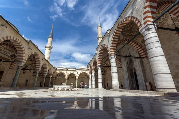Edirne, Turkey - 26 Mayıs 2018: Uc Serefeli Camii'nin Camii Edirne şehri, Doğu Trakya, Türkiye'nin merkezi görünüm içinde