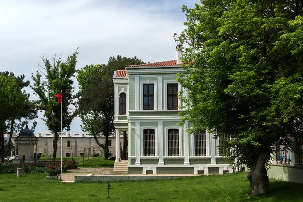 Edirne Turecko Května 2018 Park Typické Budově Centru Města Edirne — Stock fotografie