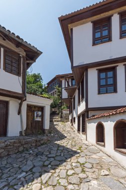 Plovdiv, Bulgaristan - 5 Temmuz 2018: Plovdiv, Bulgaristan şehrin eski şehirde Bulgar canlanma süre evlerden