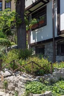 Plovdiv, Bulgaristan - 5 Temmuz 2018: Plovdiv, Bulgaristan şehrin eski şehirde Bulgar canlanma süre evlerden