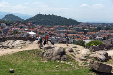 Plovdiv, Bulgaristan - 5 Temmuz 2018: Nebet Tepe tepe, Bulgaristan Plovdiv şehirden panoramik cityscape