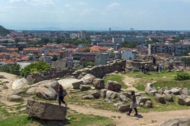 Plovdiv, Bulgaristan - 5 Temmuz 2018: Nebet Tepe tepe, Bulgaristan Plovdiv şehirden panoramik cityscape