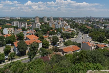 Plovdiv, Bulgaristan - 5 Temmuz 2018: Nebet Tepe tepe, Bulgaristan Plovdiv şehirden panoramik cityscape