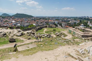 Plovdiv, Bulgaristan - 5 Temmuz 2018: Nebet Tepe tepe, Bulgaristan Plovdiv şehirden panoramik cityscape