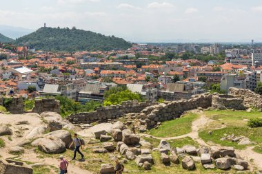 Plovdiv, Bulgaristan - 5 Temmuz 2018: Nebet Tepe tepe, Bulgaristan Plovdiv şehirden panoramik cityscape