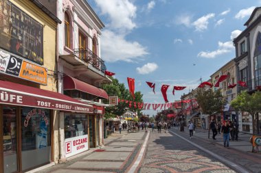 Edirne, Türkiye - 26 Mayıs 2018: Alışveriş yayalara Edirne şehri, Doğu Trakya, Türkiye'nin merkezi