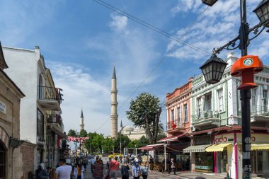 Edirne, Türkiye - 26 Mayıs 2018: Alışveriş yayalara Edirne şehri, Doğu Trakya, Türkiye'nin merkezi