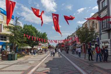 Edirne, Türkiye - 26 Mayıs 2018: Alışveriş yayalara Edirne şehri, Doğu Trakya, Türkiye'nin merkezi