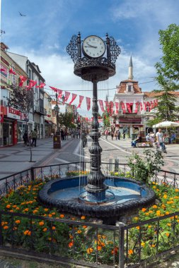 Edirne, Türkiye - 26 Mayıs 2018: Alışveriş yayalara Edirne şehri, Doğu Trakya, Türkiye'nin merkezi