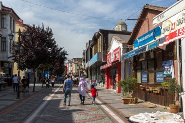 Edirne, Türkiye - 26 Mayıs 2018: Alışveriş yayalara Edirne şehri, Doğu Trakya, Türkiye'nin merkezi
