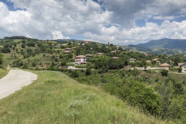 Panorama Gega Köyü ve Ograzhden dağ, Blagoevgrad bölge, Bulgaristan