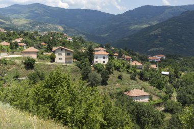 Panorama Gega Köyü ve Ograzhden dağ, Blagoevgrad bölge, Bulgaristan