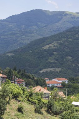 Panorama Gega Köyü ve Ograzhden dağ, Blagoevgrad bölge, Bulgaristan