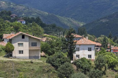 Panorama Gega Köyü ve Ograzhden dağ, Blagoevgrad bölge, Bulgaristan