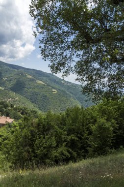 Panorama Gega Köyü ve Ograzhden dağ, Blagoevgrad bölge, Bulgaristan