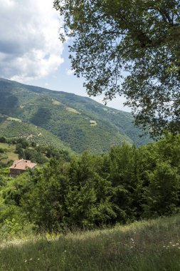 Panorama Gega Köyü ve Ograzhden dağ, Blagoevgrad bölge, Bulgaristan