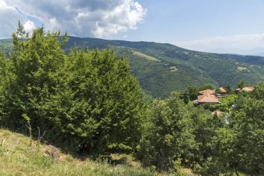 Panorama Gega Köyü ve Ograzhden dağ, Blagoevgrad bölge, Bulgaristan