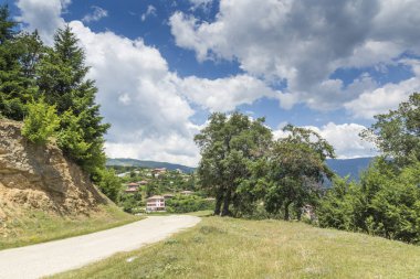 Panorama Gega Köyü ve Ograzhden dağ, Blagoevgrad bölge, Bulgaristan