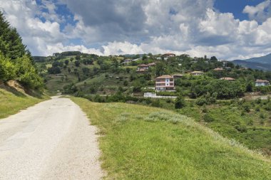 Panorama Gega Köyü ve Ograzhden dağ, Blagoevgrad bölge, Bulgaristan