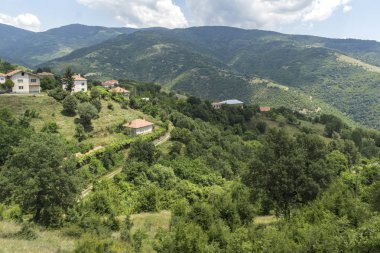 Panorama Gega Köyü ve Ograzhden dağ, Blagoevgrad bölge, Bulgaristan