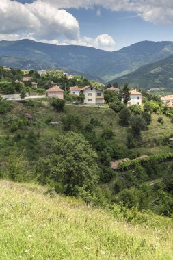 Panorama Gega Köyü ve Ograzhden dağ, Blagoevgrad bölge, Bulgaristan