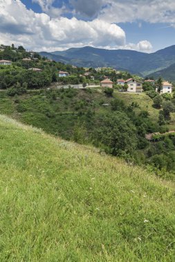 Panorama Gega Köyü ve Ograzhden dağ, Blagoevgrad bölge, Bulgaristan