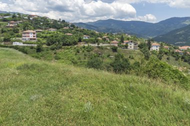 Panorama Gega Köyü ve Ograzhden dağ, Blagoevgrad bölge, Bulgaristan