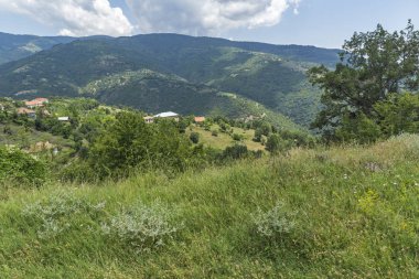Panorama Gega Köyü ve Ograzhden dağ, Blagoevgrad bölge, Bulgaristan