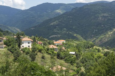 Panorama Gega Köyü ve Ograzhden dağ, Blagoevgrad bölge, Bulgaristan