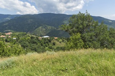 Panorama Gega Köyü ve Ograzhden dağ, Blagoevgrad bölge, Bulgaristan
