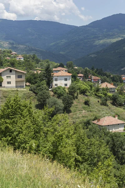 Panorama Gega Köyü ve Ograzhden dağ, Blagoevgrad bölge, Bulgaristan