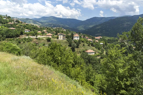 Panorama Gega Köyü ve Ograzhden dağ, Blagoevgrad bölge, Bulgaristan