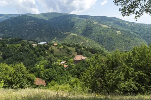 Panorama Gega Köyü ve Ograzhden dağ, Blagoevgrad bölge, Bulgaristan