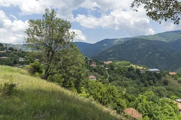 Panorama Gega Köyü ve Ograzhden dağ, Blagoevgrad bölge, Bulgaristan