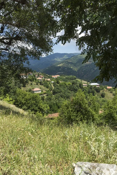 Panorama Gega Köyü ve Ograzhden dağ, Blagoevgrad bölge, Bulgaristan