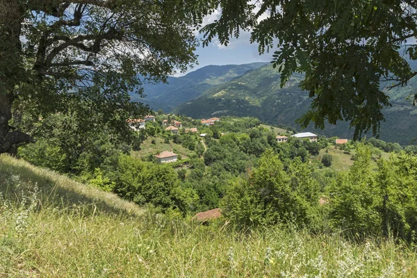 Panorama Gega Köyü ve Ograzhden dağ, Blagoevgrad bölge, Bulgaristan