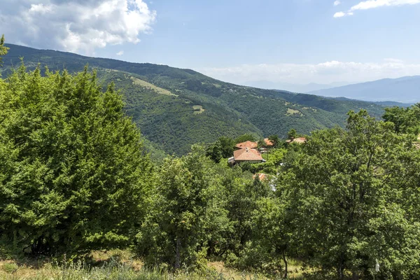 Panorama Gega Köyü ve Ograzhden dağ, Blagoevgrad bölge, Bulgaristan