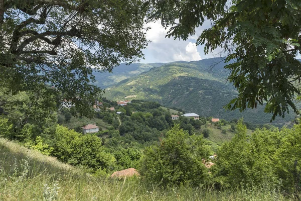 Panorama Gega Köyü ve Ograzhden dağ, Blagoevgrad bölge, Bulgaristan