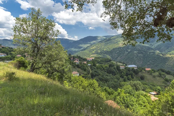 Panorama Gega Köyü ve Ograzhden dağ, Blagoevgrad bölge, Bulgaristan