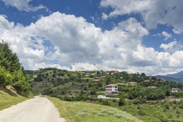 Panorama Gega Köyü ve Ograzhden dağ, Blagoevgrad bölge, Bulgaristan