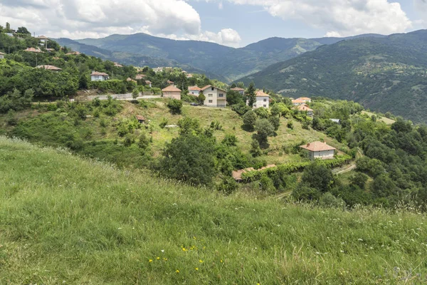 Panorama Gega Köyü ve Ograzhden dağ, Blagoevgrad bölge, Bulgaristan
