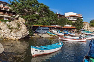 Nessebar, Bulgaristan - 12 Ağustos 2018: Panoramik liman ve Nessebar Eski kasaba Burgaz bölge, Bulgaristan
