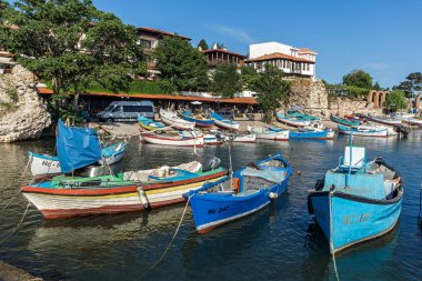 Nessebar, Bulgaristan - 12 Ağustos 2018: Panoramik liman ve Nessebar Eski kasaba Burgaz bölge, Bulgaristan